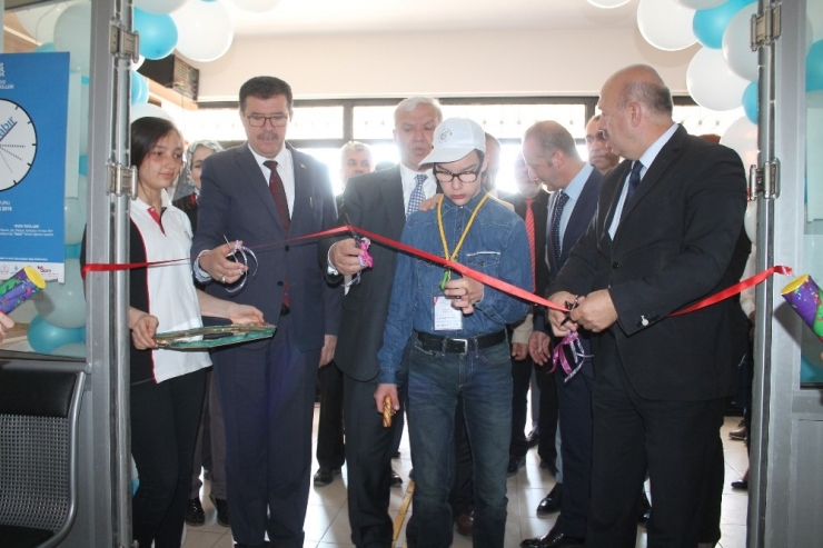 Minik Bilim İnsanları Projelerini Sergiledi