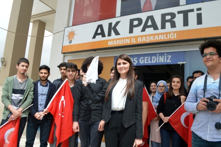 18 Yaşını Doldurdu, Ak Parti Mardin Milletvekili Aday Adayı Oldu