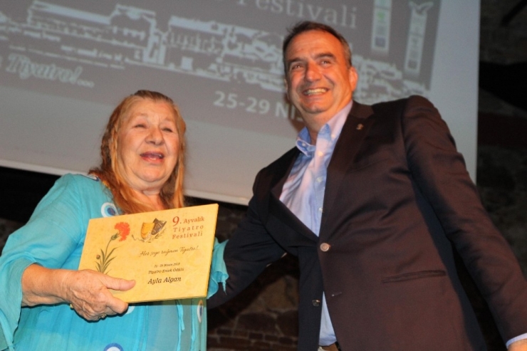 "Tiyatro Emek Ödülü" Ayla Algan’a Verildi