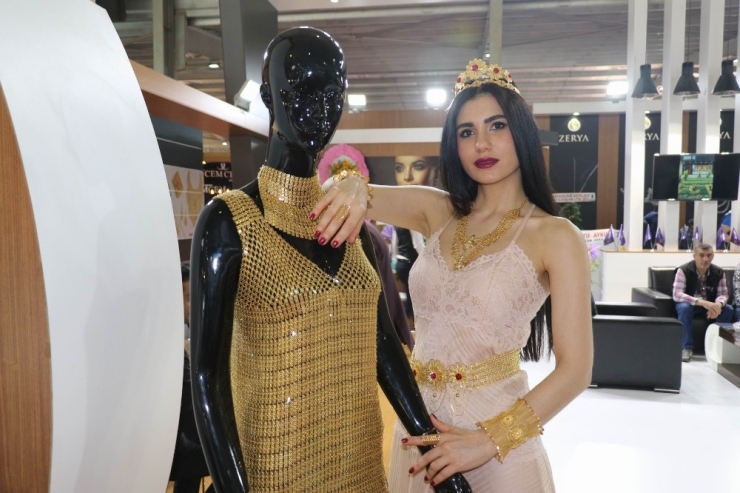 1 Milyon Liralık Elbise Göz Kamaştırıyor