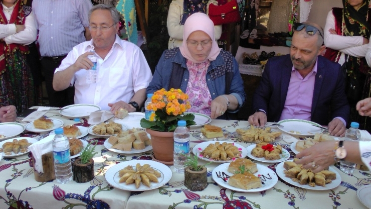 Akçakoca’nın 160 Yıllık Tarihi Mahallesi Sanat Sokağı Oldu