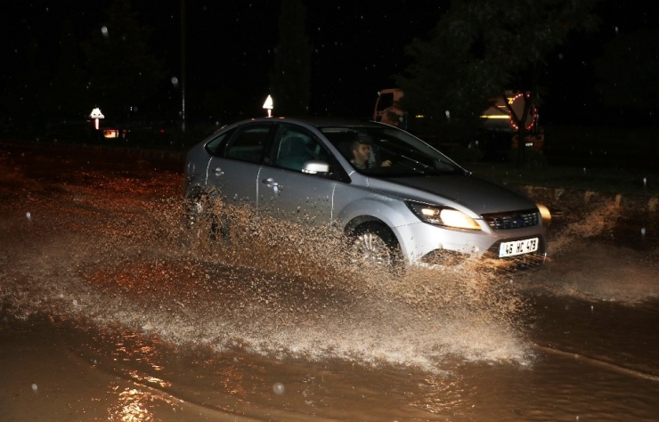 Kahramanmaraş’ta Yollar Göle Döndü