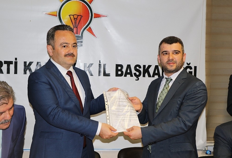 Karakaş Gövde Gösterisi Yaparak Milletvekili Aday Adaylığı Başvurusunu Gerçekleştirdi