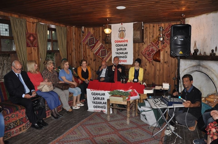 Geleneksel Ekmek Ödüllü Şiir Yarışması’nda Dereceye Girenlere Ödülleri Verildi