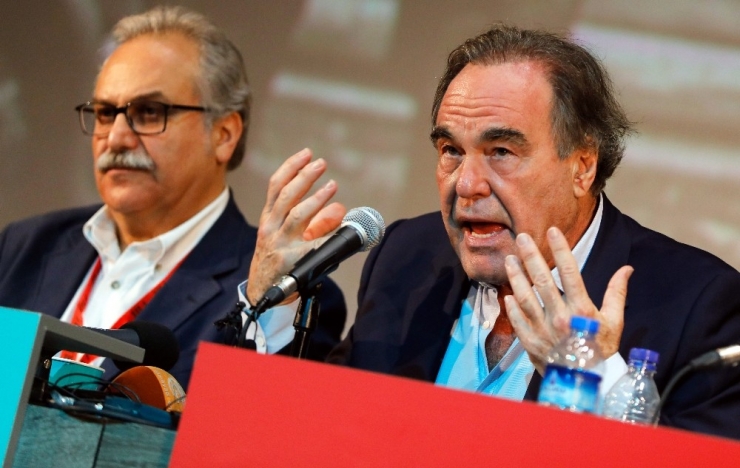 Oliver Stone: “Washington, Deaş Ve İsrail Ortadoğu’yu Yıktı”