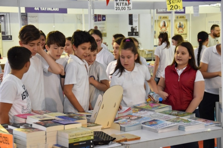 Balıkesir’de Kitap Fuarına Yoğun İlgi