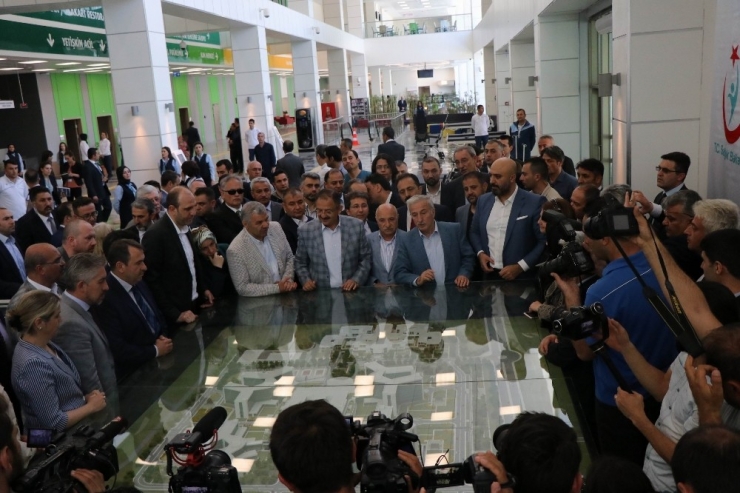 Bakan Özhaseki, Kayseri Şehir Hastanesi’nde İncelemelerde Bulundu