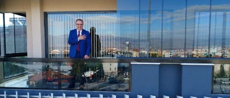 Belediyecilikteki Tecrübesini Milletvekilliğine Taşımak İstiyor