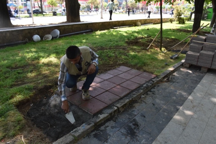 Avni Akyol Parkı Yenileniyor