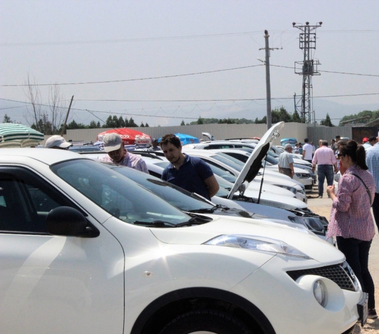 Oto Pazarında Yaprak Kımıldamıyor