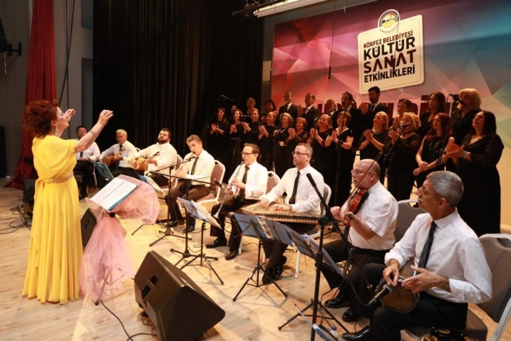 Körfezliler Şarkılarla Baharı Kutladırlar