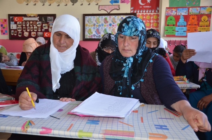 3 Kuşak Aynı Sırada Ders Görüyor