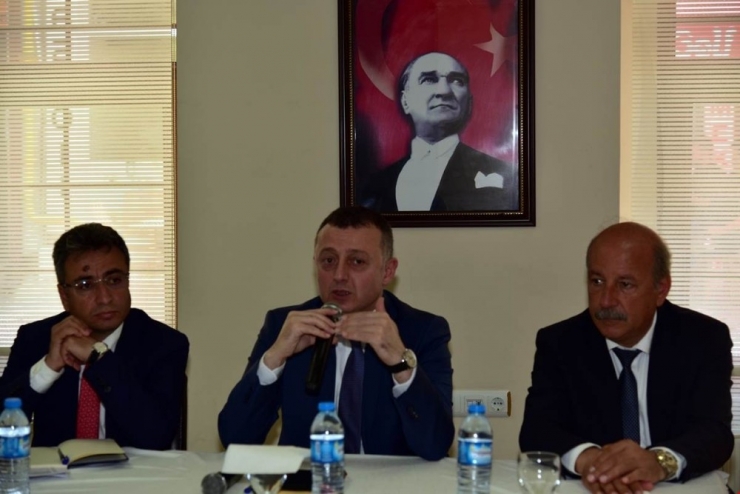 Vali Büyükakın Söğüt’te Muhtarlarla Bir Araya Geldi