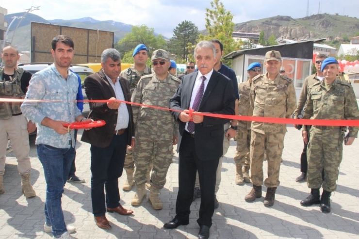 Hakkari’de ‘Yöresel Ürünler Fuarı’ Açıldı