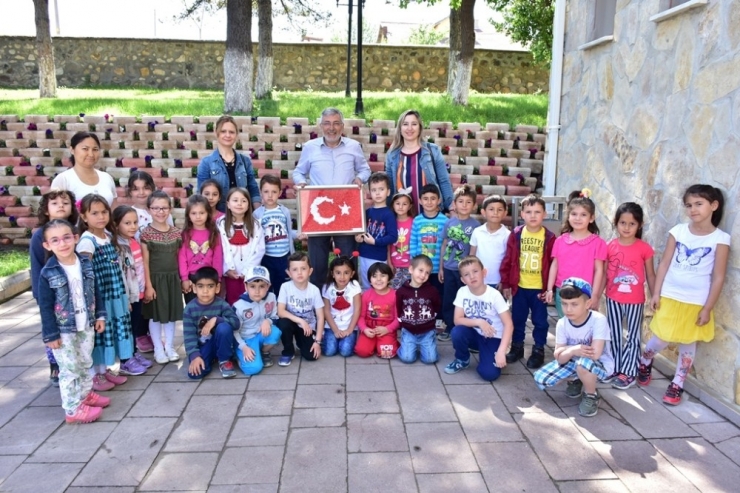 Anaokulu Öğrencilerinden Başkan Kadir Bozkurt’a Ziyaret