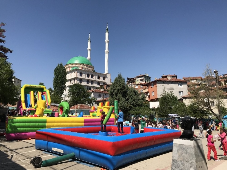 Büyükorhan’da Çocuk Şenliğine Büyük İlgi