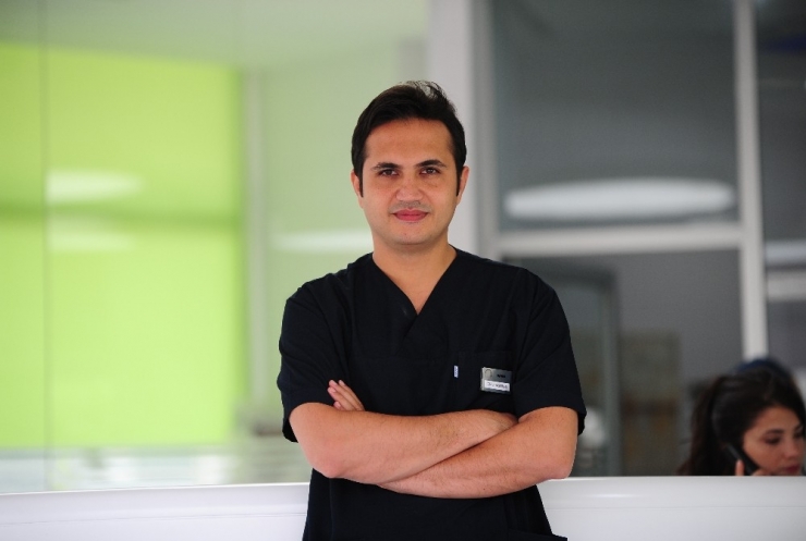 "Pembe Diş Estetiği Öncesi Diş Eti Durumu Önemli"