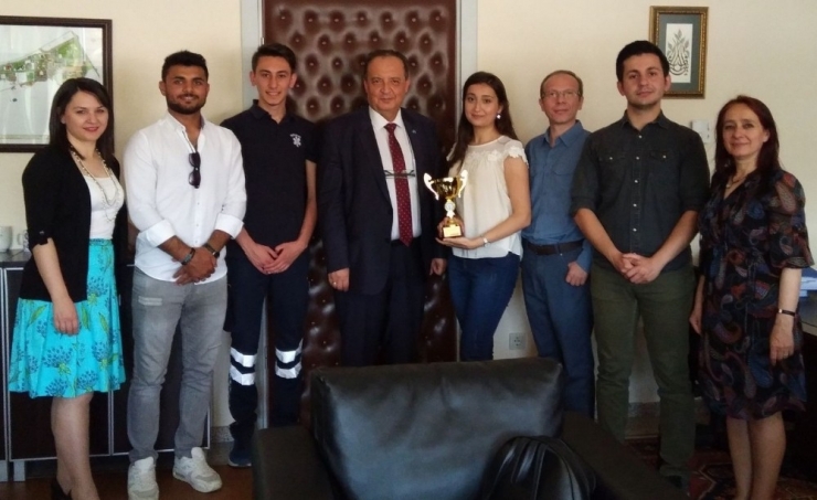 Esogü Ekibi 1.’lik Kupası İle Döndü