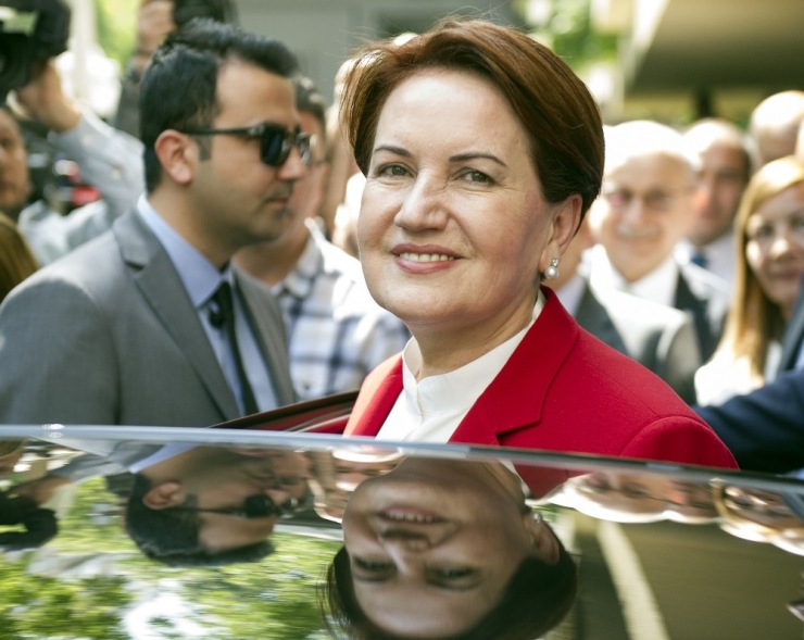 Meral Akşener Cumhurbaşkanlığı Adaylığı İçin Ysk’ya Başvurdu