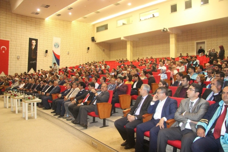 7 Aralık Üniversitesi’nde 54 Akademisyen Törenle Cübbe Giydi