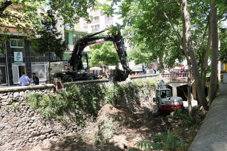 Çaybaşı Deresi’ne İş Makineleri İndi, Beklenen Çalışma Başladı
