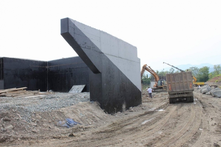 Arifiye’de Köprü İnşaatı Tüm Hızıyla Devam Ediyor