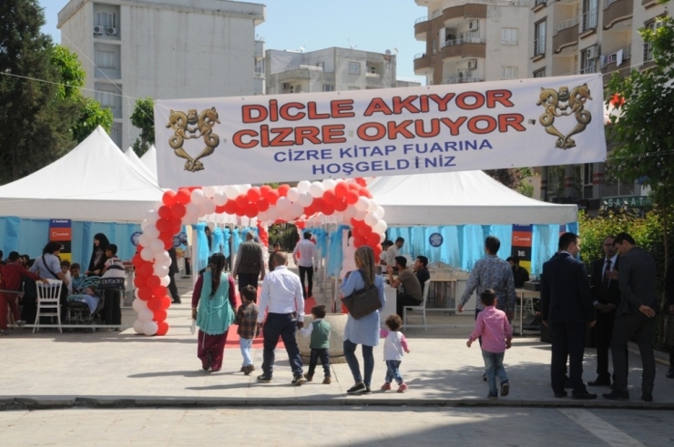 Cizre’de Kitap Fuarı Açıldı