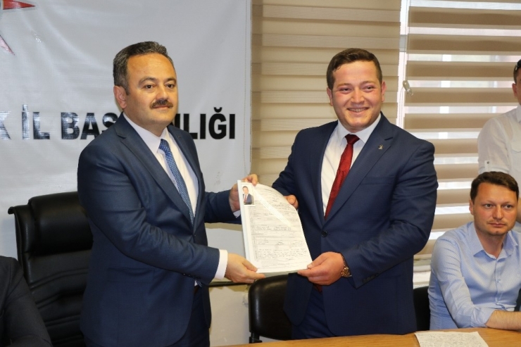 Ak Parti’de Aday Adayı Bolluğu Yaşanıyor