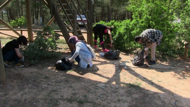Gazetecilik Bölümü Öğrencileri Çevre Kirliliğine Dikkat Çekti