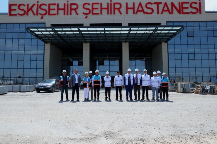 Vali Çakacak, Eskişehir Şehir Hastanesi İnşaatında İncelemelerde Bulundu