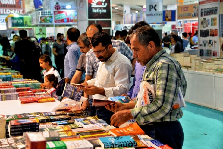 7. Malatya Kitap Fuarı Devam Ediyor