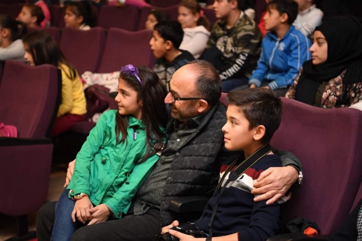 Kartepe’de 6 Bin Çocuk Tiyatro İle Buluştu