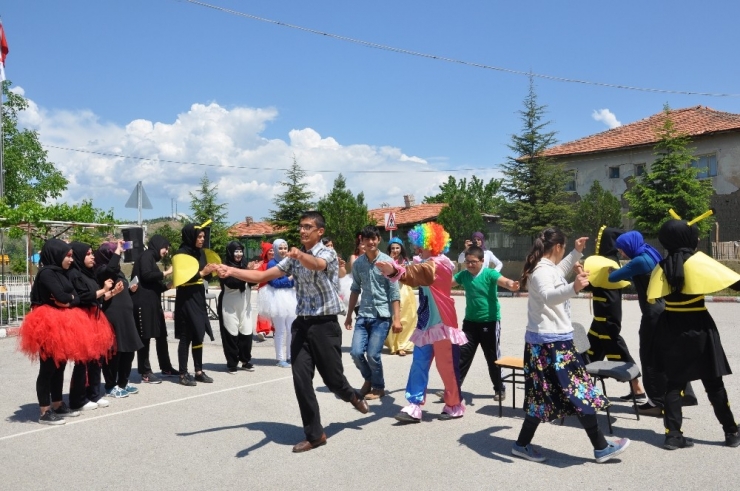 Üniversite Öğrencileri, Özel Öğrencileri Sevindirdiler