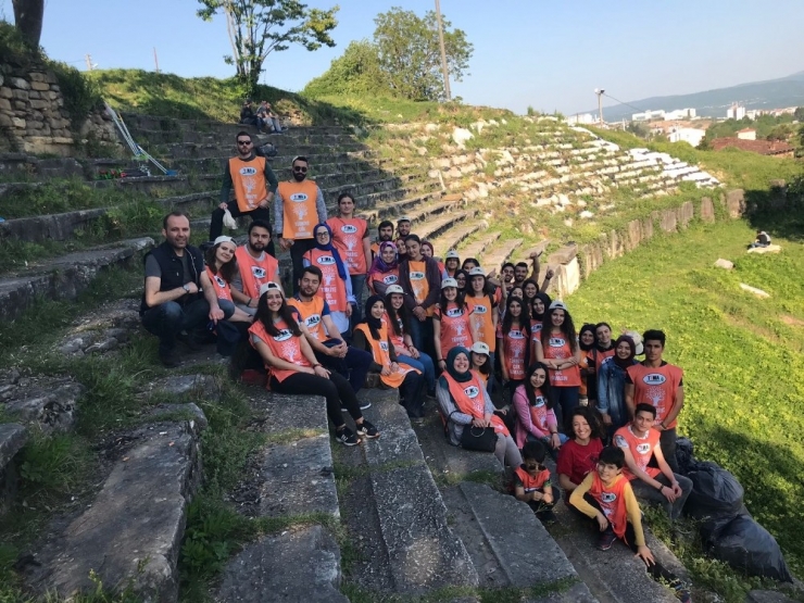 Üniversiteli Öğrencilerden Tarihi Temizlik