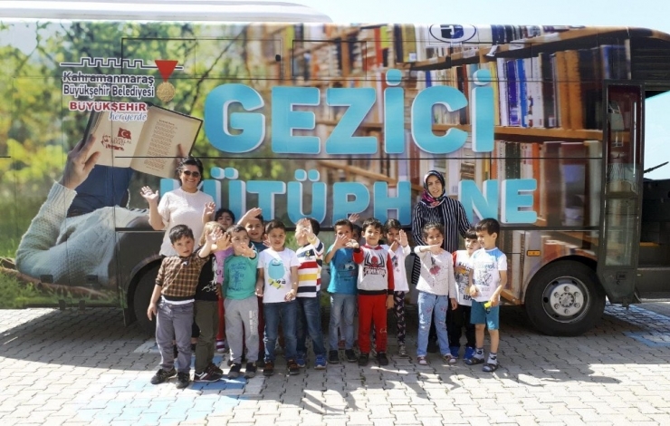 Gezici Kütüphane Öğrencilerle Buluşuyor