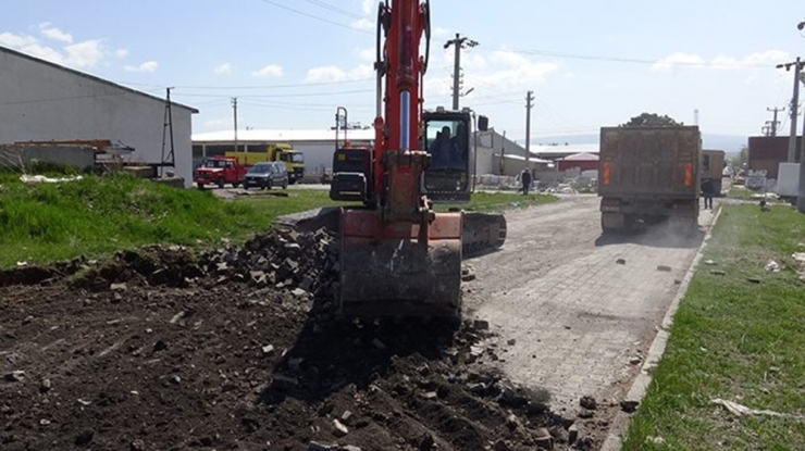 Kars’ta, Sanayi Sitesi’ne Yol Ve Sosyal Tesisler Yapılıyor