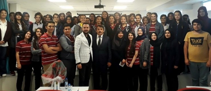 Ünlü Danışman Malatya’da Öğrencilerle Bir Araya Geldi