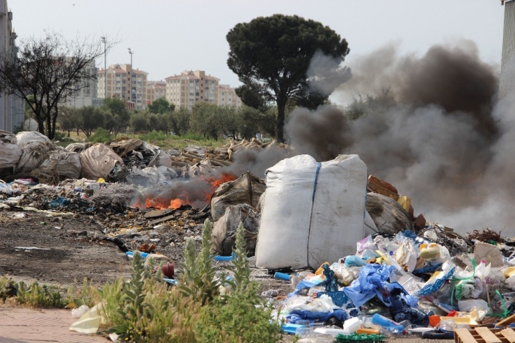 Yakılan Hurda Çöpler Tehlike Saçıyor