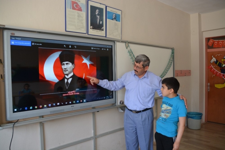 İlkokulu Okuduğu Okuldan Emekli Oldu