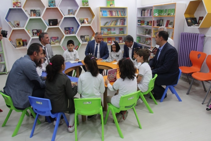 İlkokula Zenginleştirilmiş Kütüphane