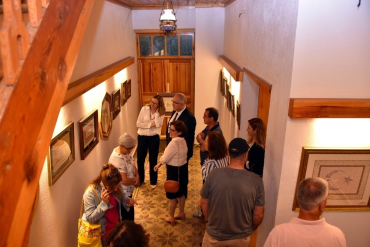 Salihli’de Tezhip Ve Minyatür Sergisi Açıldı