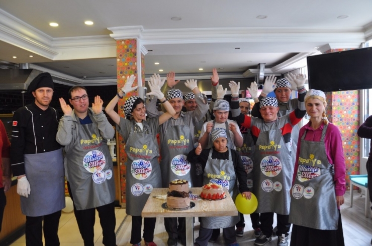 Özel Öğrencilerden Özel Pasta