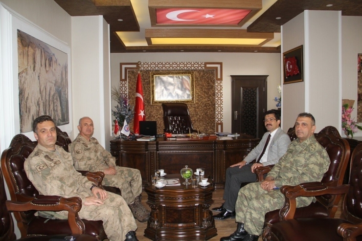 Korgeneral Karataş’tan Kaymakam Öztürk’e Ziyaret