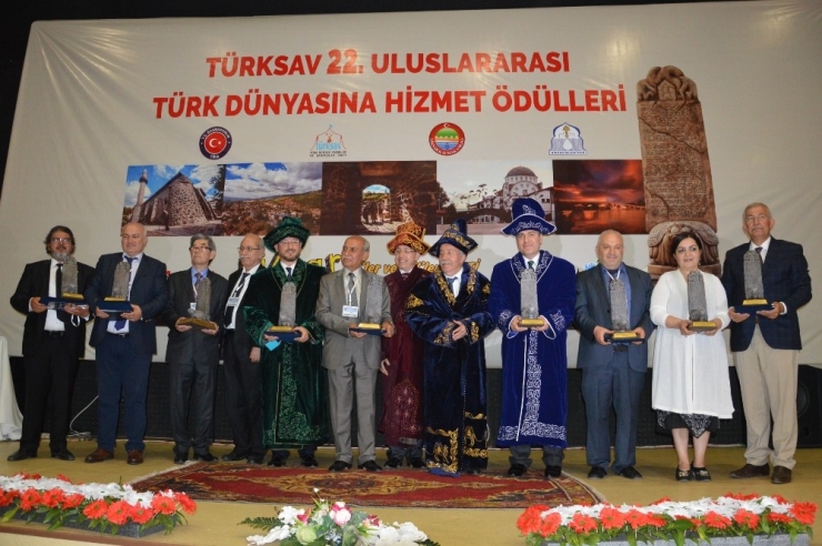 22. Uluslararası Türk Dünyasına Hizmet Ödülleri Niksar’da Verildi