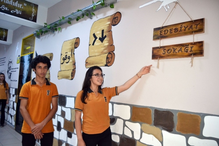 Okul Koridoruna "Kültür Sokağı"