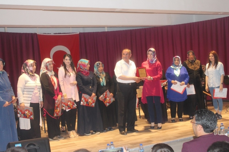 Eskil’de "Evde Çocuk Bakımı Kursu" Tamamlandı