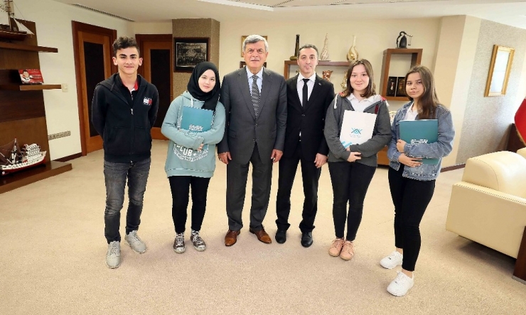 Başkan Karaosmanoğlu: "Gelecek Genç Bilgelerin Olacak’"