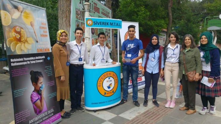 Antibiyotik Kullanımına Dikkat Çekmek İçin Stant Açtılar