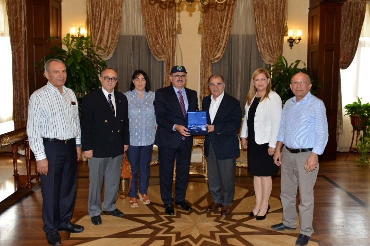 Vali Karaloğlu: " Deniz Biterse Antalya Turizmi Biter"