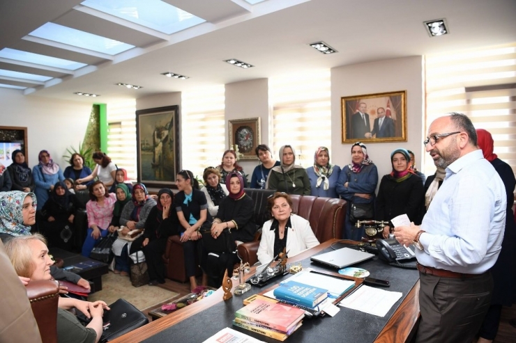 Başkan Üzülmez, Girişimcilik Kursiyerlerini Ağırladı